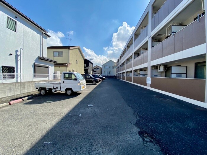 物件外観写真2　(駐車場)