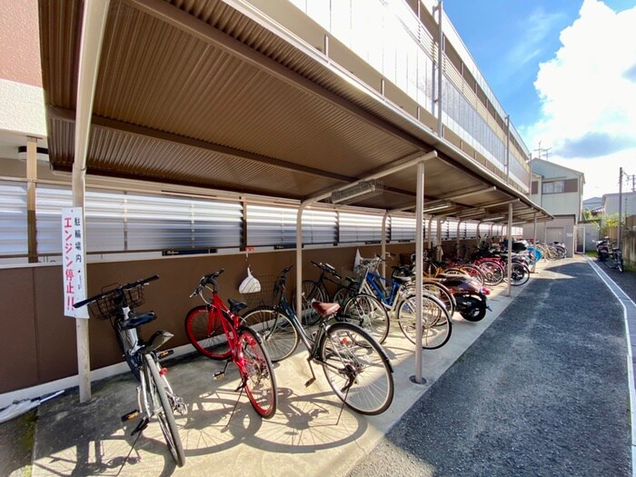 物件外観写真3　(駐輪場)
