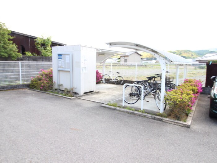 物件外観写真6　(駐輪場)