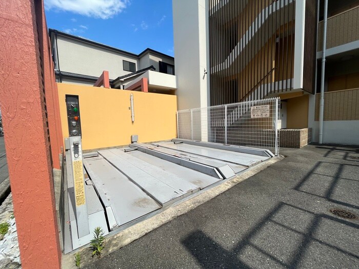 物件外観写真5　(駐車場)