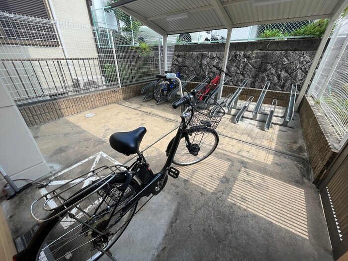 物件外観写真6　(駐輪場)