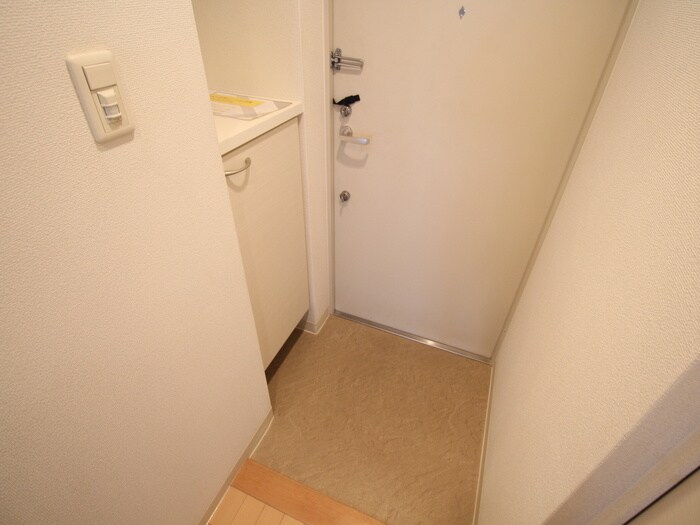 物件内観写真16　(玄関)