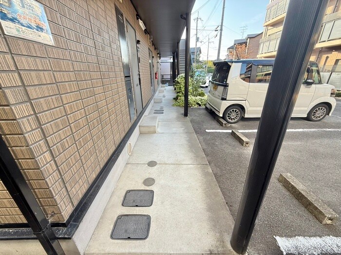 物件外観写真3　(エントランス部分)