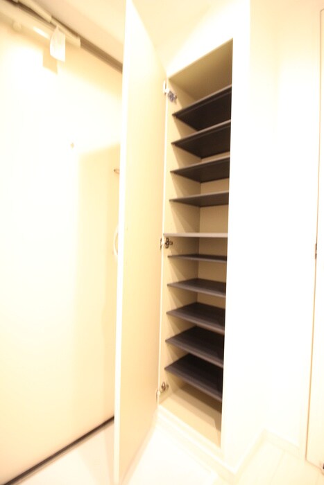 物件内観写真8　(靴箱)