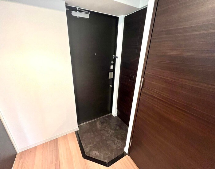 物件内観写真16　(玄関)