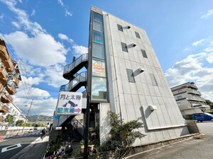松井テナント外観写真