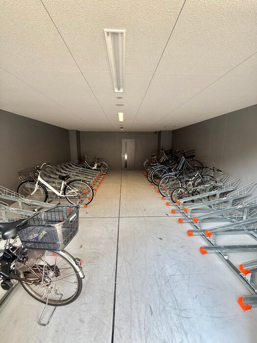 物件外観写真4　(駐輪場)
