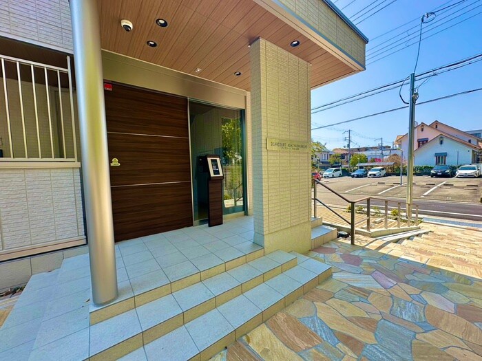 物件外観写真3　(エントランス部分)