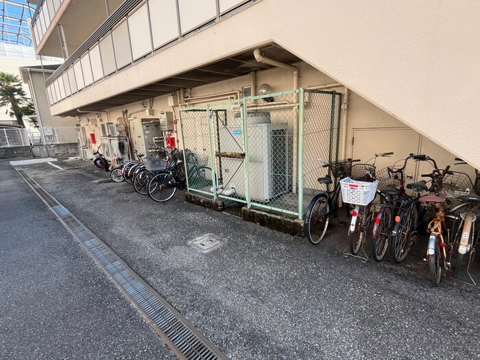 物件外観写真6　(駐輪場)