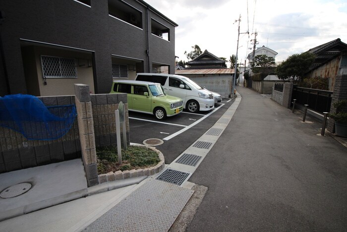 物件外観写真2　(駐車場)