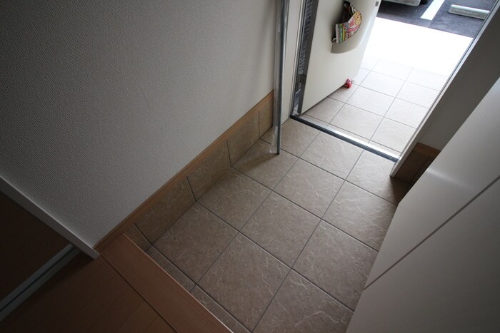 物件内観写真10　(玄関)