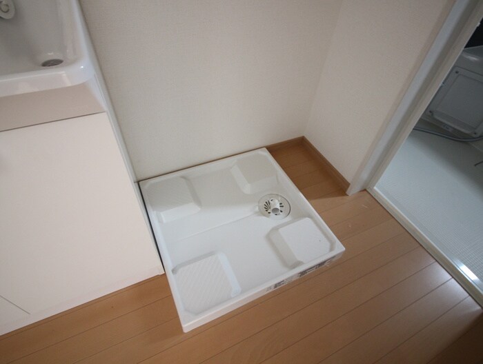 物件内観写真13　(洗濯機置場)