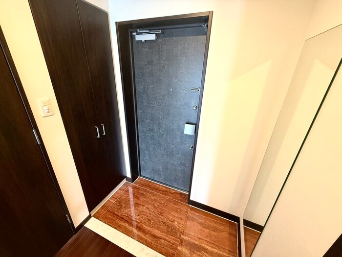 物件内観写真6　(玄関)