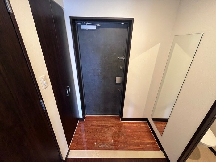 物件内観写真6　(玄関)