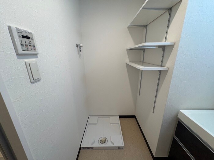 物件内観写真10　(洗濯機置場)