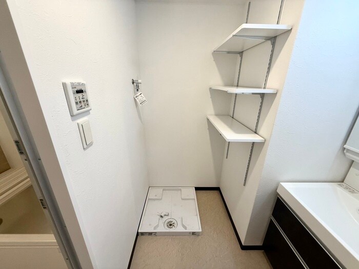 物件内観写真11　(洗濯機置場)