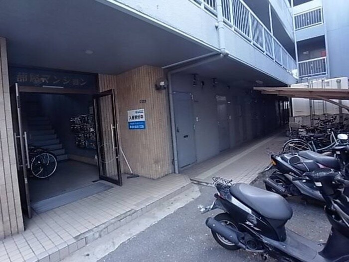 物件外観写真4　(エントランス部分)