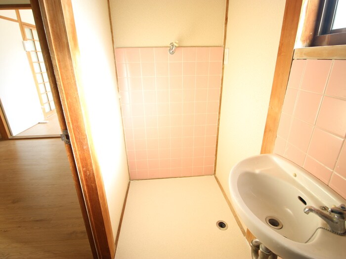 物件内観写真16　(洗濯機置場)