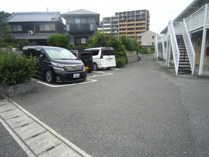物件外観写真2　(駐車場)