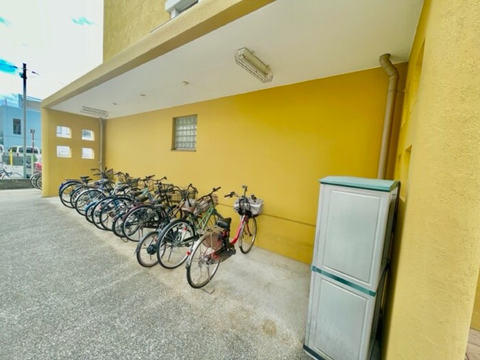 物件外観写真4　(駐輪場)