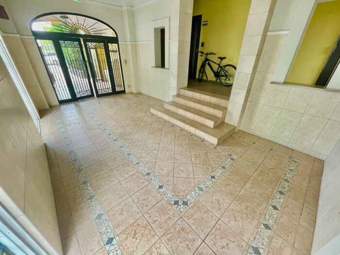 物件外観写真5　(エントランス部分)