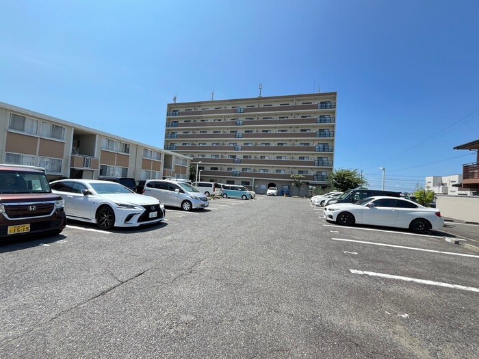 物件外観写真5　(駐車場)