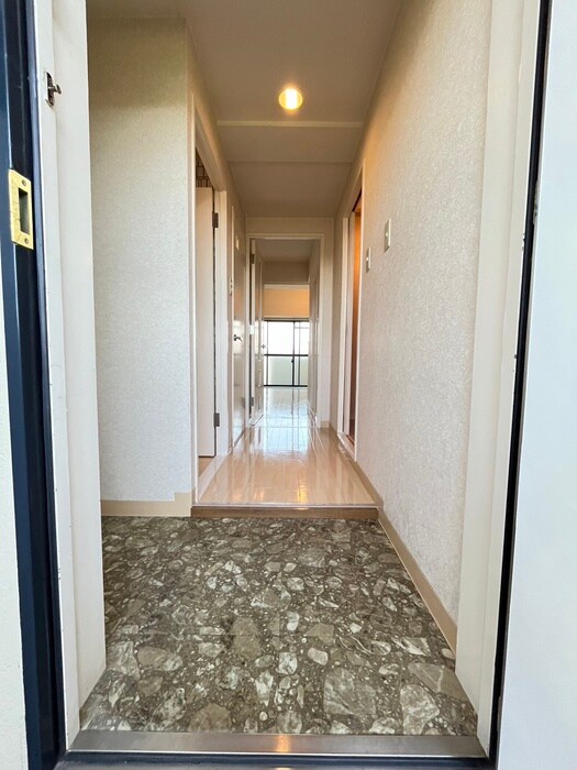 物件内観写真14　(玄関)