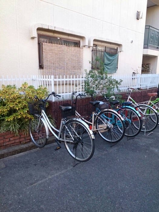 物件外観写真2　(駐輪場)