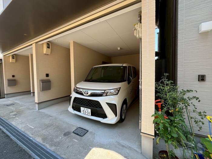 物件外観写真3　(駐車場)