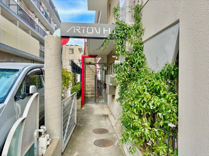 物件外観写真5　(エントランス部分)