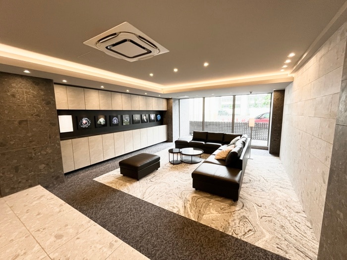 物件外観写真2　(エントランス部分)