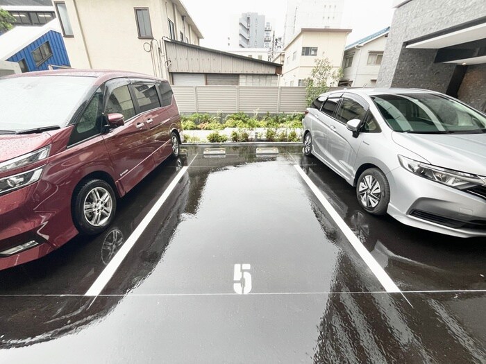 物件外観写真5　(駐車場)