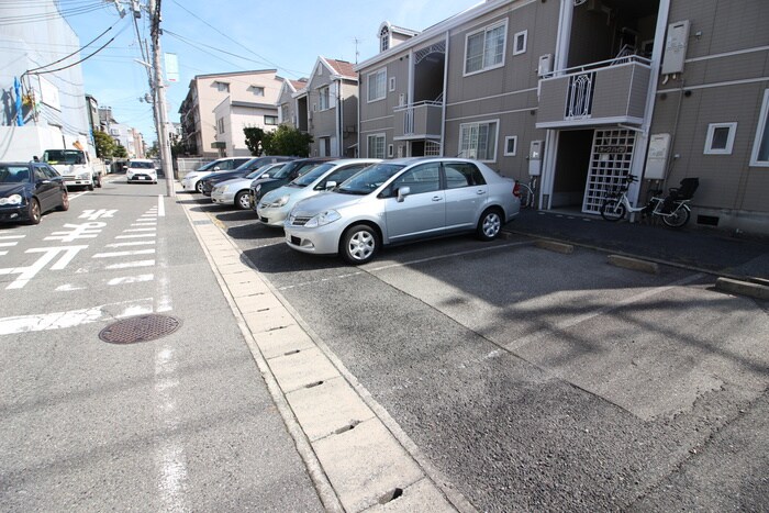 物件外観写真5　(駐車場)