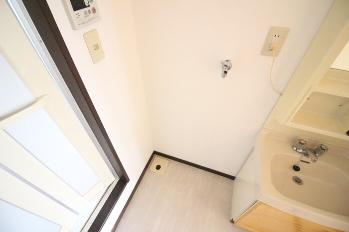 物件内観写真14　(洗濯機置場)