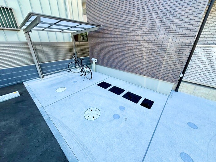 物件外観写真2　(駐輪場)