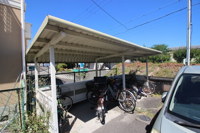 物件外観写真3　(駐輪場)