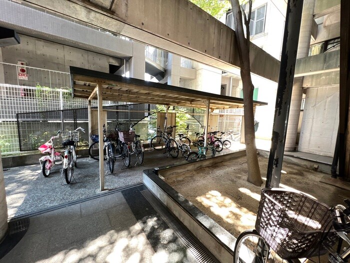 物件外観写真6　(駐輪場)