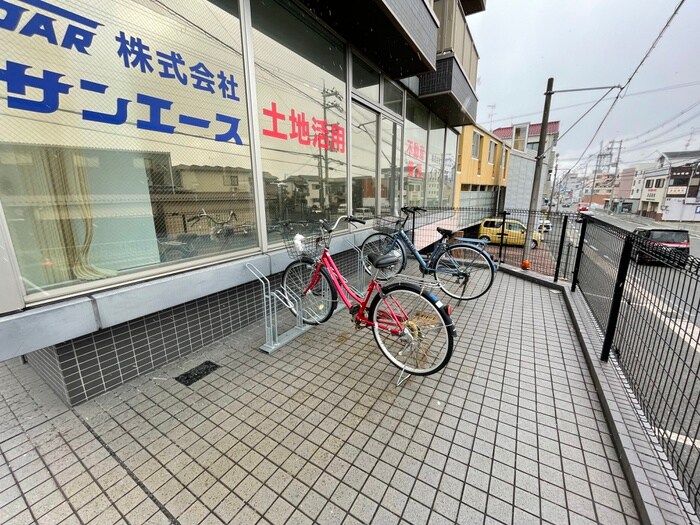 物件外観写真3　(駐輪場)