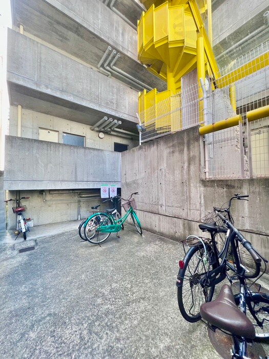 物件外観写真4　(駐輪場)