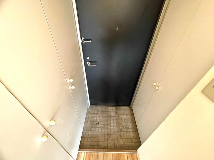 物件内観写真16　(玄関)