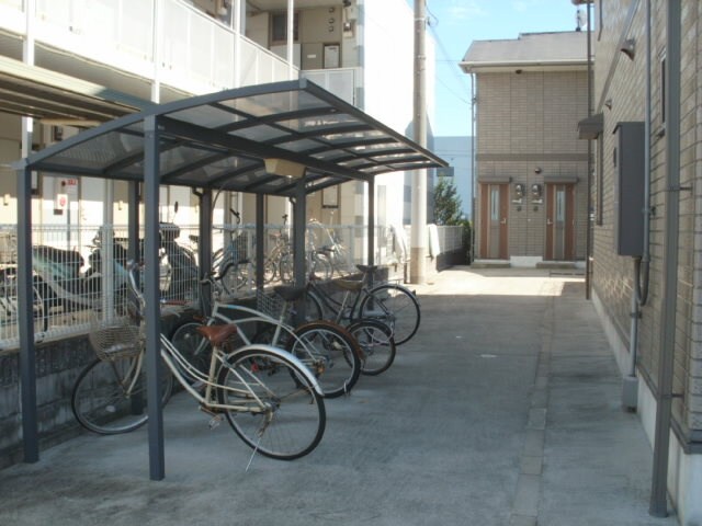 物件外観写真4　(駐輪場)