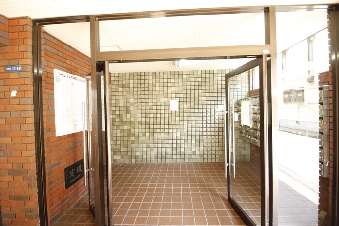 物件外観写真3　(エントランス部分)