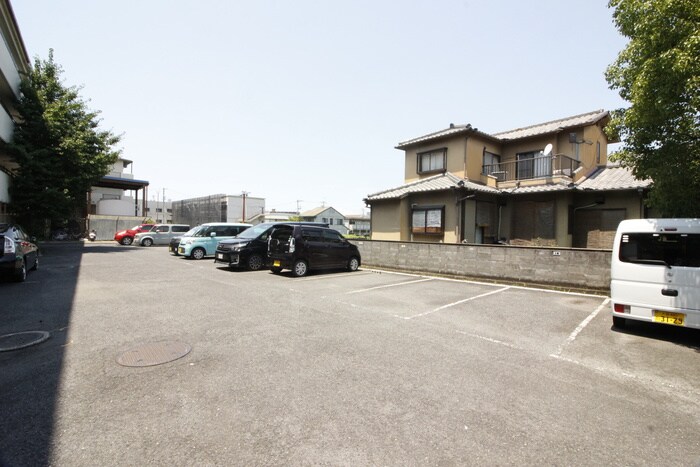 物件外観写真5　(駐車場)