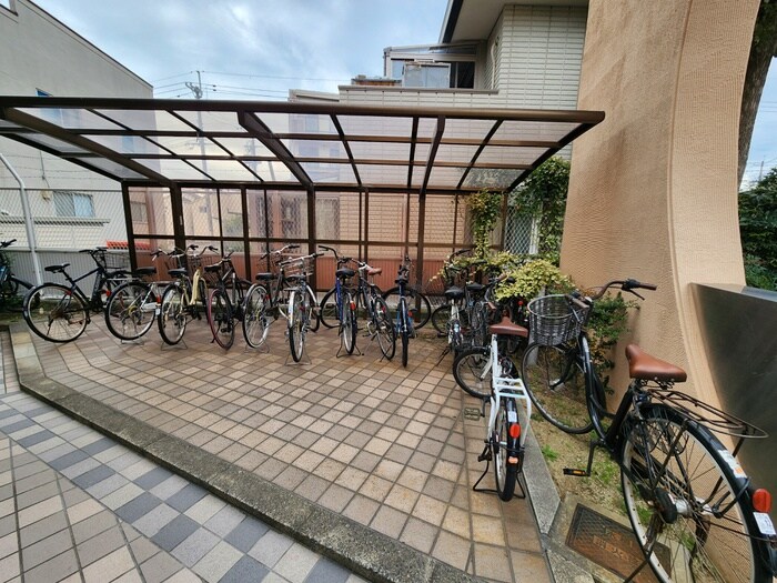 物件外観写真4　(駐輪場)