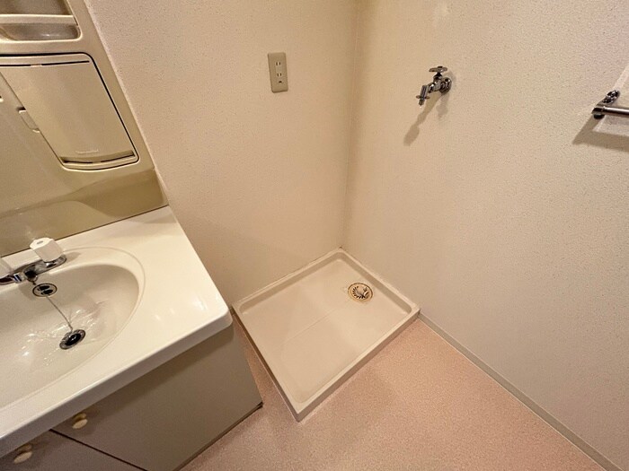 物件内観写真16　(洗濯機置場)