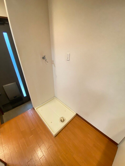 物件内観写真18　(洗濯機置場)