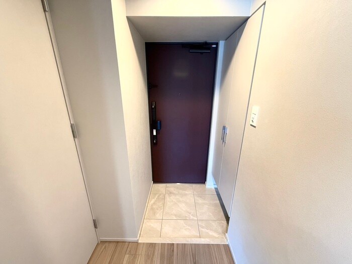 物件内観写真7　(玄関)