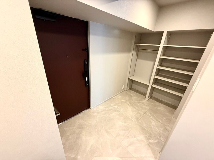 物件内観写真7　(玄関)