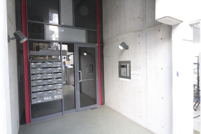 物件外観写真5　(エントランス部分)