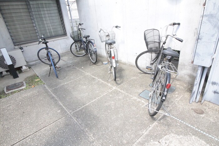 物件外観写真6　(駐輪場)